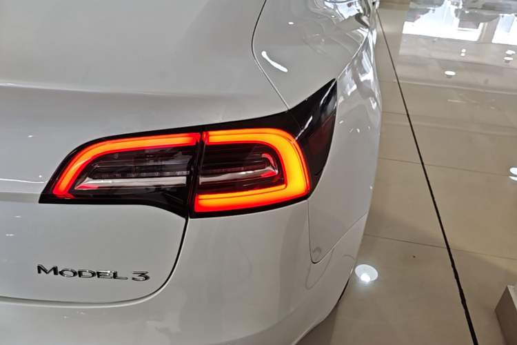 Used Tesla Model 3 2019 Standard Range Rear-Drive Upgraded Version Right Rear Taillight