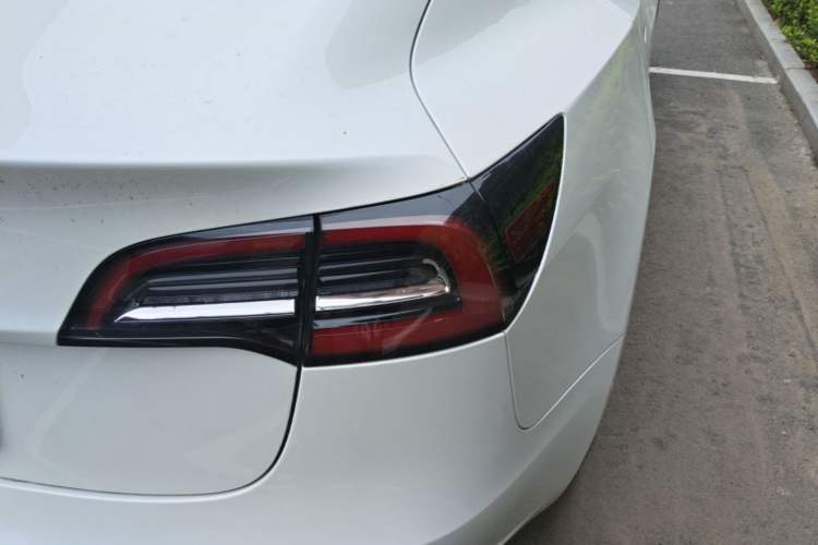 Used Tesla Model 3 2019 Standard Range Rear-Wheel Drive Upgraded Version (60 kWh) Right Rear Taillight