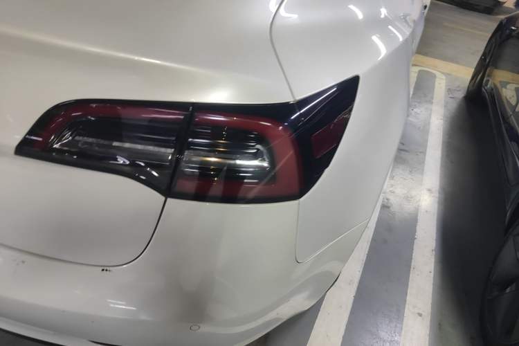 Used Tesla Model 3 2019 Standard Range Rear-Wheel Drive Upgraded Version (60 kWh) Right Rear Taillight