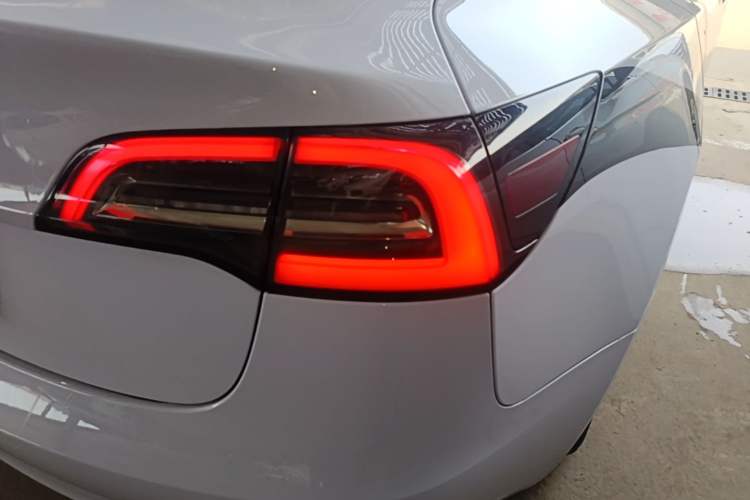 Used Tesla Model 3 2019 Long-Range Rear-Wheel-Drive Version Right Rear Taillight