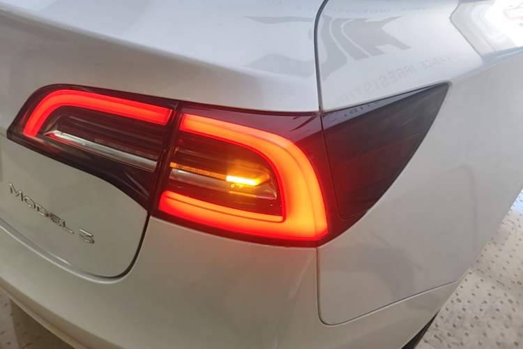 Used Tesla Model 3 2019 Standard Range Rear-Drive Upgraded Version Right Rear Taillight