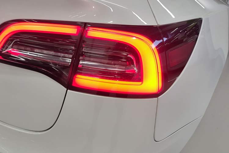Used Tesla Model 3 2019 Long-Range Rear-Wheel-Drive Version Right Rear Taillight