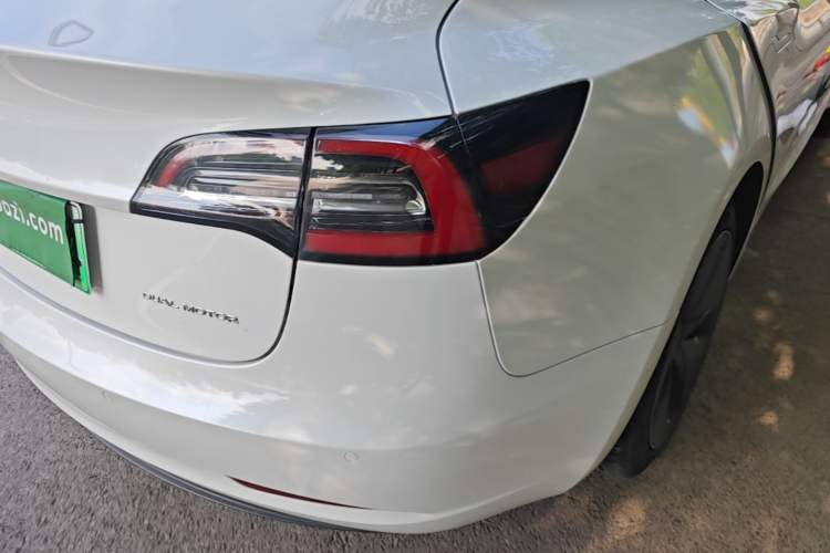 Used Tesla Model 3 2019 Long-Range All-Wheel-Drive Version Right Rear Taillight