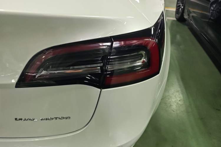 Used Tesla Model 3 2019 Long-Range All-Wheel-Drive Version Right Rear Taillight