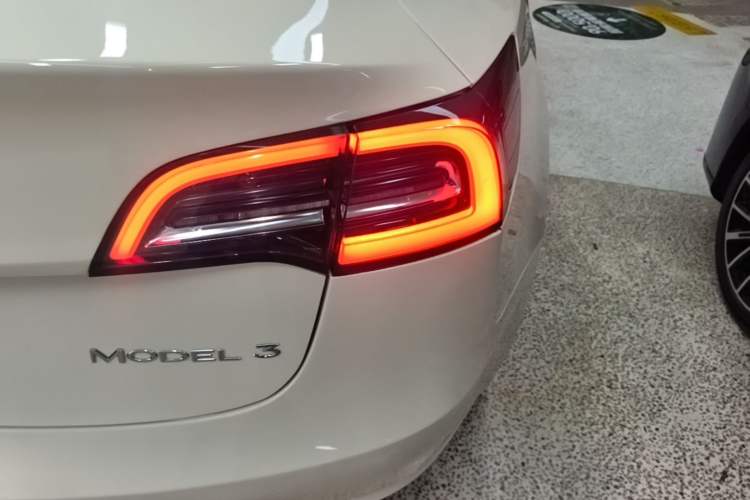 Used Tesla Model 3 2019 Standard Range Rear-Drive Upgraded Version Right Rear Taillight