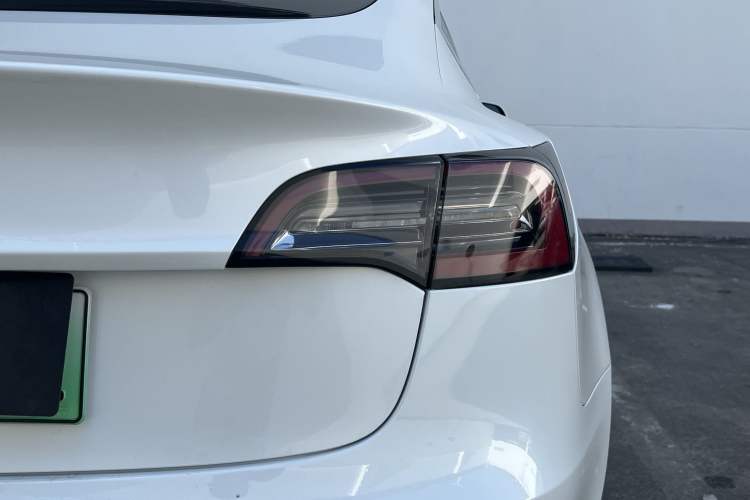 Used Tesla Model 3 2019 Standard Range Rear-Wheel Drive Upgraded Version (60 kWh) Right Rear Taillight