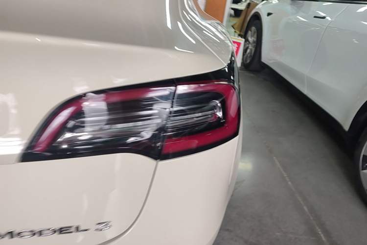 Used Tesla Model 3 2019 Standard Range Rear-Drive Upgraded Version Right Rear Taillight