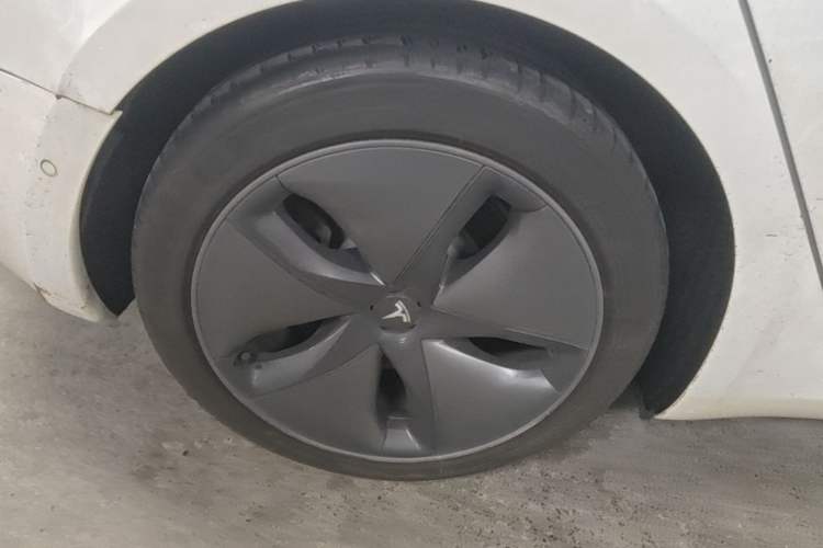 Used Tesla Model 3 2019 Long-Range All-Wheel-Drive Version Right Rear Wheel Hub