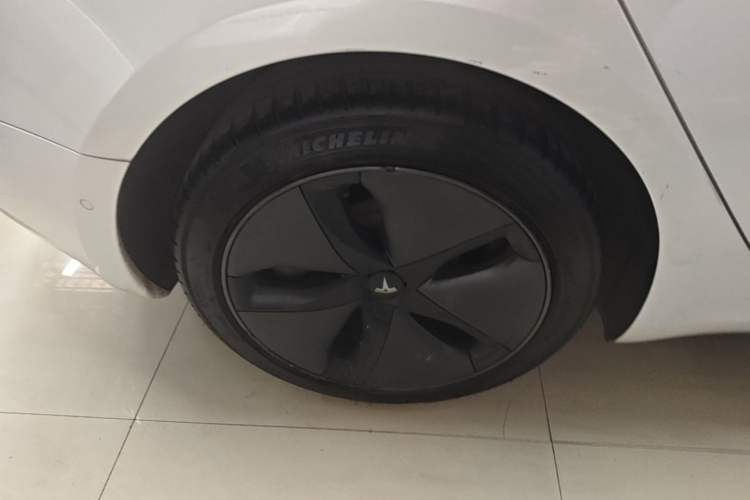 Used Tesla Model 3 2019 Standard Range Rear-Wheel Drive Upgraded Version (60 kWh) Right Rear Wheel Hub