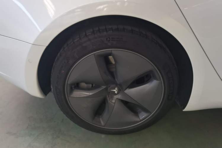 Used Tesla Model 3 2019 Standard Range Rear-Wheel Drive Upgraded Version (60 kWh) Right Rear Wheel Hub