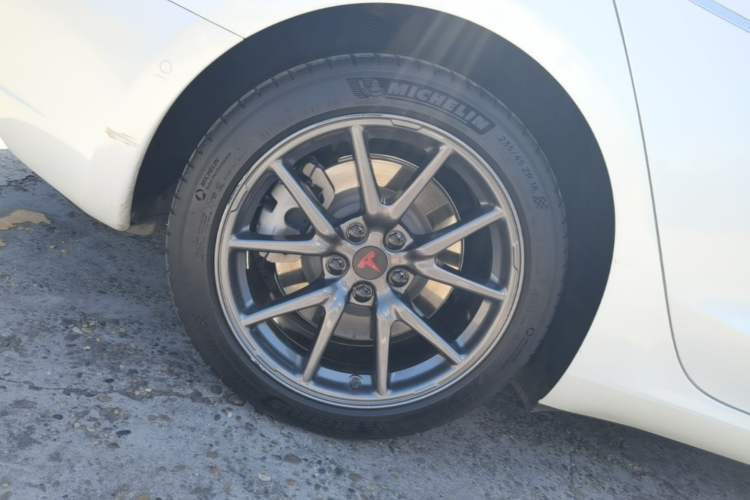 Used Tesla Model 3 2019 Standard Range Rear-Drive Upgraded Version Right Rear Wheel Hub