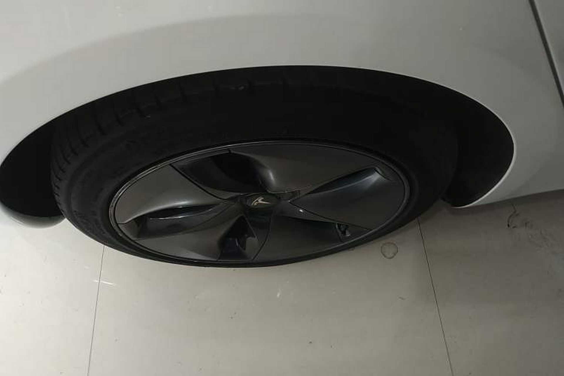Used Tesla Model 3 2019 Standard Range Rear-Wheel Drive Upgraded Version (60 kWh) Right Rear Wheel Hub
