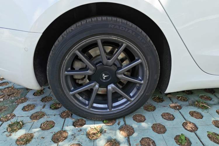 Used Tesla Model 3 2019 Standard Range Rear-Drive Upgraded Version Right Rear Wheel Hub