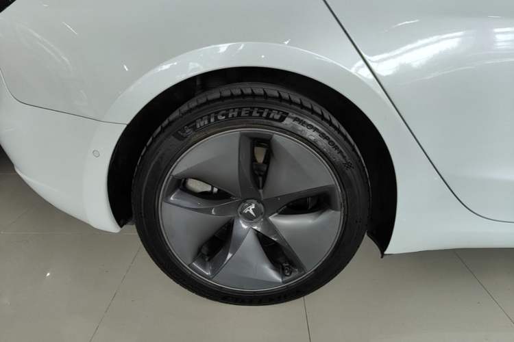 Used Tesla Model 3 2019 Standard Range Rear-Wheel Drive Upgraded Version (60 kWh) Right Rear Wheel Hub