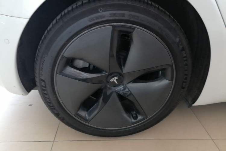 Used Tesla Model 3 2019 Standard Range Rear-Wheel Drive Upgraded Version (60 kWh) Right Rear Wheel Hub
