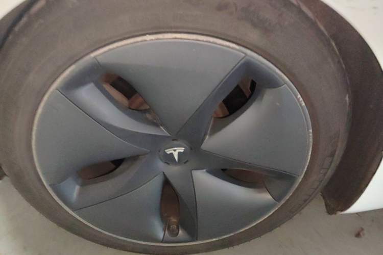 Used Tesla Model 3 2019 Long-Range All-Wheel-Drive Version Right Rear Wheel Hub
