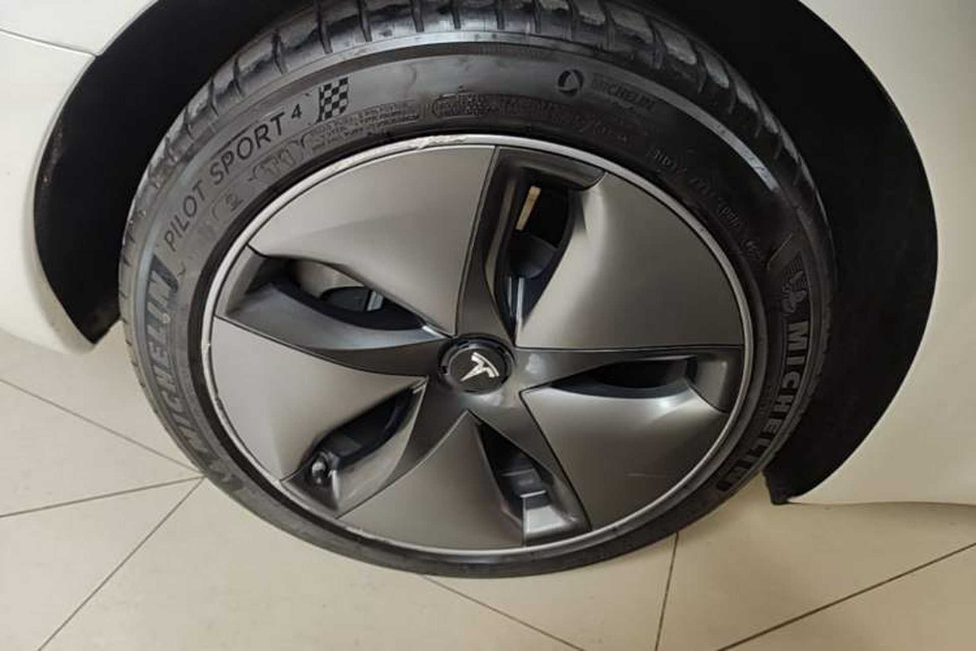 Used Tesla Model 3 2019 Long-Range Rear-Wheel-Drive Version Right Rear Wheel Hub