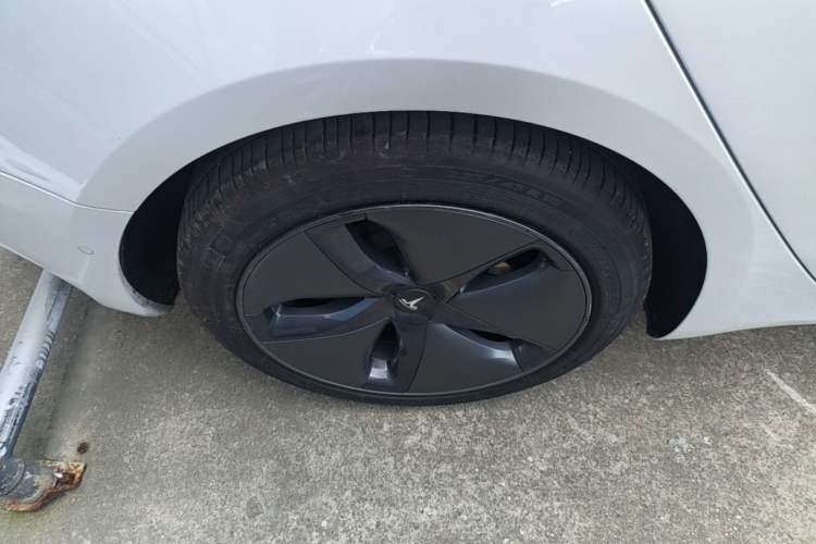 Used Tesla Model 3 2019 Standard Range Rear-Wheel Drive Upgraded Version (60 kWh) Right Rear Wheel Hub