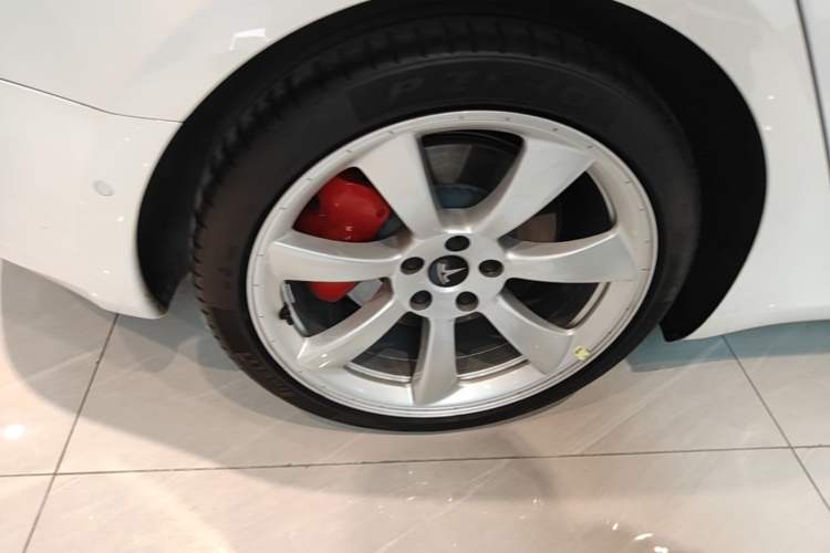 Used Tesla Model 3 2019 Performance High-Performance All-Wheel-Drive Version Right Rear Wheel Hub
