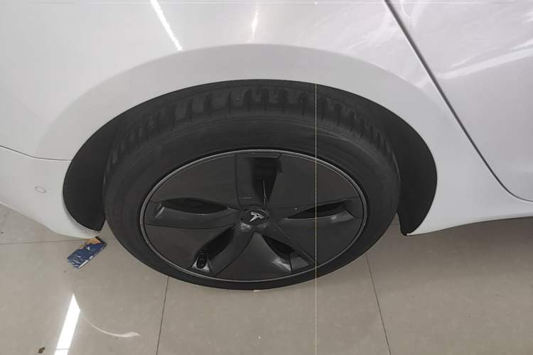 Used Tesla Model 3 2019 Standard Range Rear-Wheel Drive Upgraded Version (52 kWh) Right Rear Wheel Hub