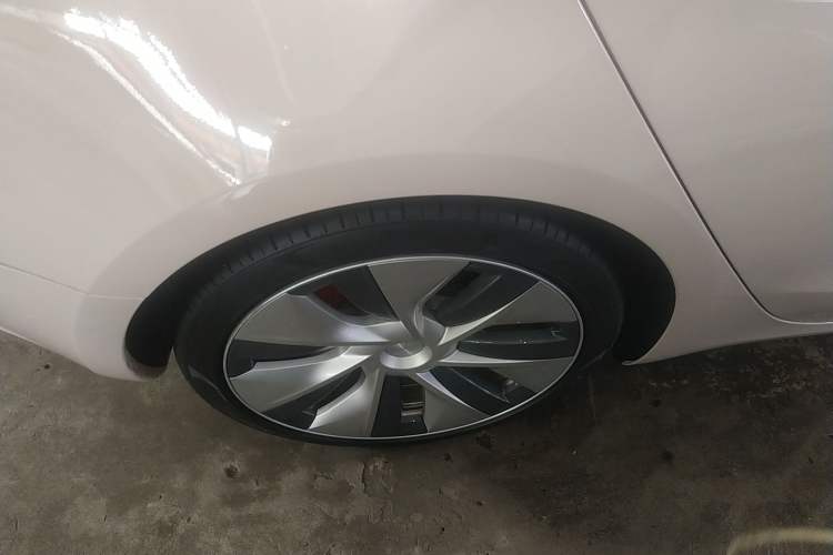 Used Tesla Model 3 2019 Performance High-Performance All-Wheel-Drive Version Right Rear Wheel Hub