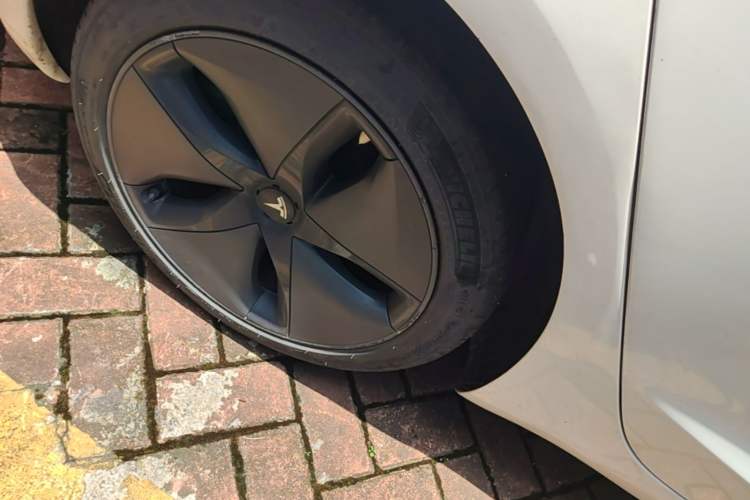 Used Tesla Model 3 2019 Standard Range Rear-Wheel Drive Upgraded Version (52 kWh) Right Rear Wheel Hub