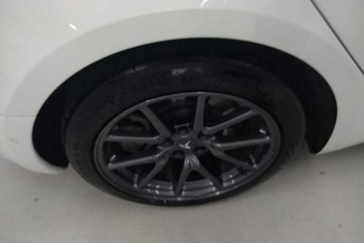 Used Tesla Model 3 2019 Long-Range All-Wheel-Drive Version Right Rear Wheel Hub
