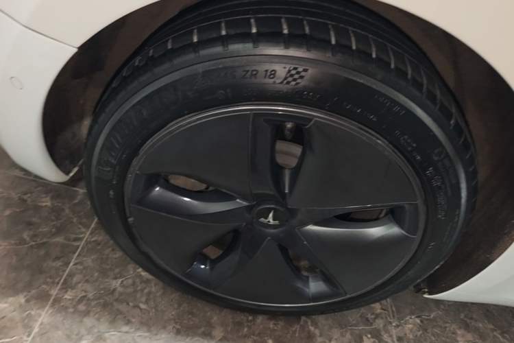 Used Tesla Model 3 2019 Standard Range Rear-Drive Upgraded Version Right Rear Wheel Hub