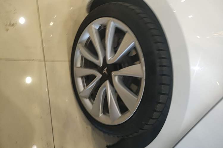 Used Tesla Model 3 2019 Standard Range Rear-Drive Upgraded Version Right Rear Wheel Hub