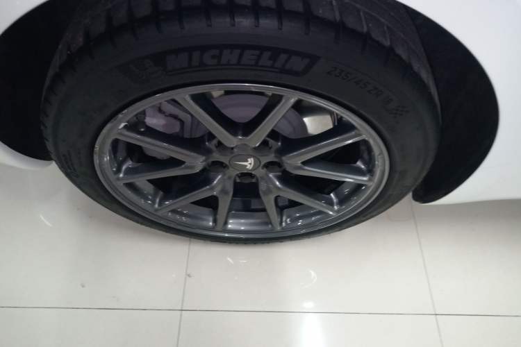 Used Tesla Model 3 2019 Standard Range Rear-Wheel Drive Upgraded Version (52 kWh) Right Rear Wheel Hub