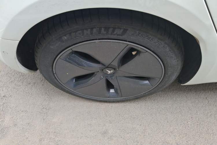 Used Tesla Model 3 2019 Standard Range Rear-Wheel Drive Upgraded Version (60 kWh) Right Rear Wheel Hub