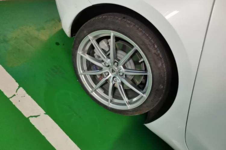 Used Tesla Model 3 2019 Standard Range Rear-Drive Upgraded Version Right Rear Wheel Hub