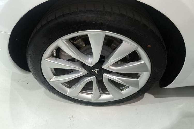 Used Tesla Model 3 2019 Long-Range All-Wheel-Drive Version Right Rear Wheel Hub