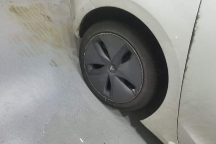Used Tesla Model 3 2019 Standard Range Rear-Wheel Drive Upgraded Version (60 kWh) Right Rear Wheel Hub
