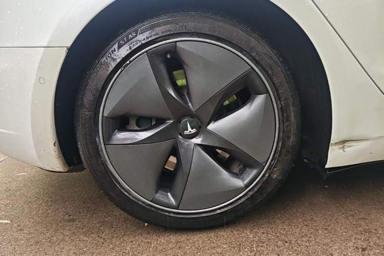Used Tesla Model 3 2019 Long-Range All-Wheel-Drive Version Right Rear Wheel Hub
