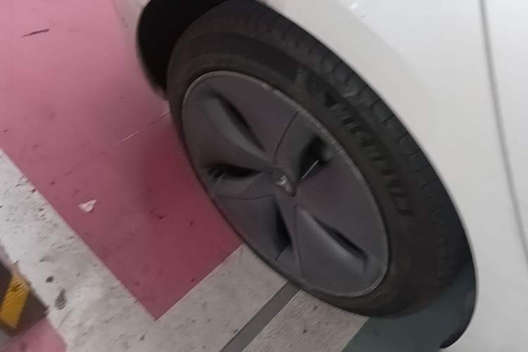 Used Tesla Model 3 2019 Long-Range Rear-Wheel-Drive Version Right Rear Wheel Hub