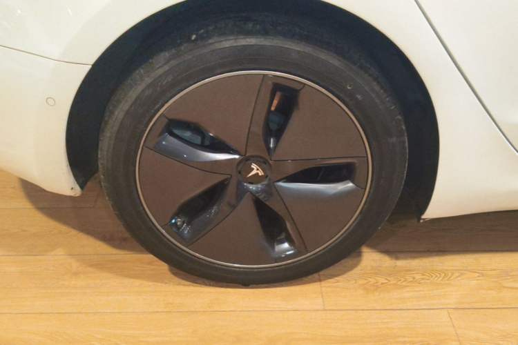 Used Tesla Model 3 2019 Standard Range Rear-Drive Upgraded Version Right Rear Wheel Hub