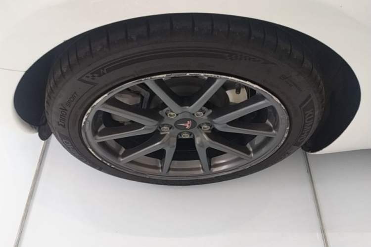 Used Tesla Model 3 2019 Standard Range Rear-Drive Upgraded Version Right Rear Wheel Hub