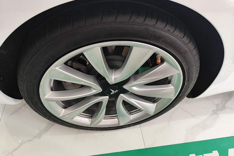 Used Tesla Model 3 2019 Standard Range Rear-Drive Upgraded Version Right Rear Wheel Hub