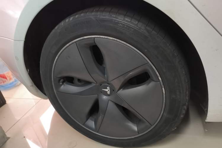 Used Tesla Model 3 2019 Standard Range Rear-Wheel Drive Upgraded Version (60 kWh) Right Rear Wheel Hub