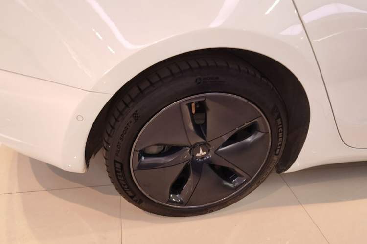 Used Tesla Model 3 2019 Standard Range Rear-Drive Upgraded Version Right Rear Wheel Hub