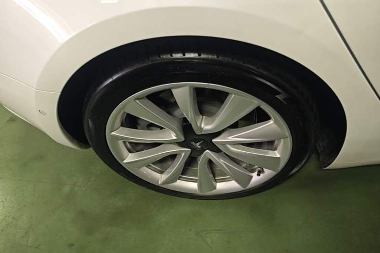Used Tesla Model 3 2019 Long-Range All-Wheel-Drive Version Right Rear Wheel Hub