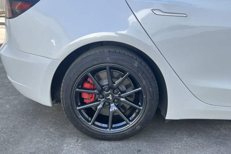 Used Tesla Model 3 2019 Standard Range Rear-Wheel Drive Upgraded Version (60 kWh) Right Rear Wheel Hub