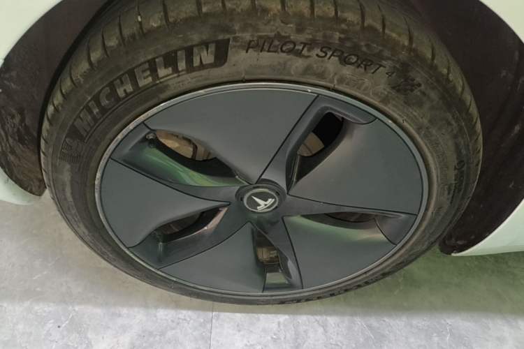 Used Tesla Model 3 2019 Standard Range Rear-Drive Upgraded Version Right Rear Wheel Hub