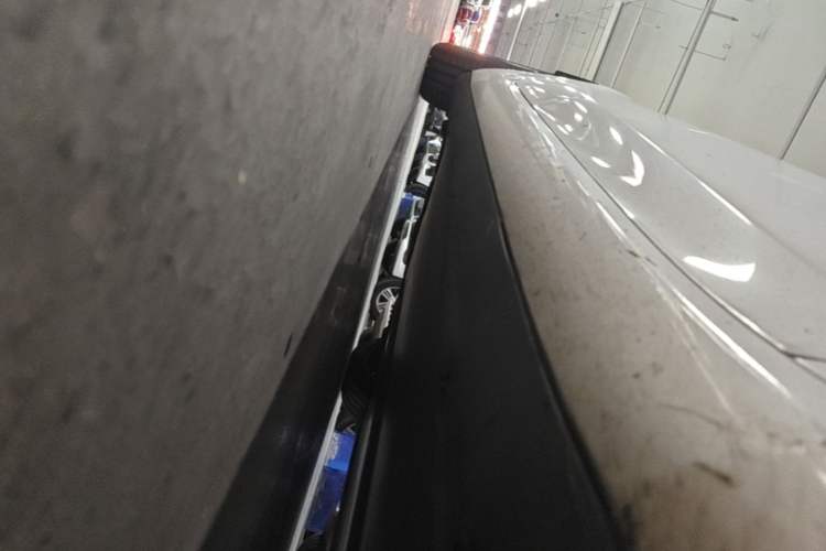 Used Tesla Model 3 2019 Long-Range All-Wheel-Drive Version Right Side Sill