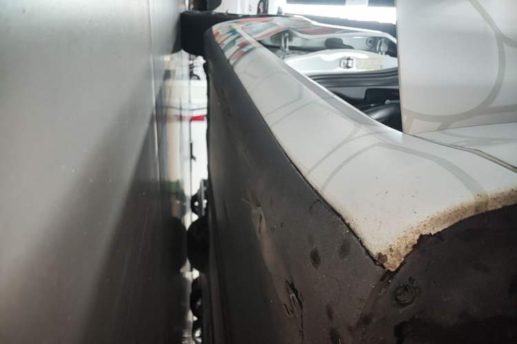 Used Tesla Model 3 2019 Long-Range All-Wheel-Drive Version Right Side Sill