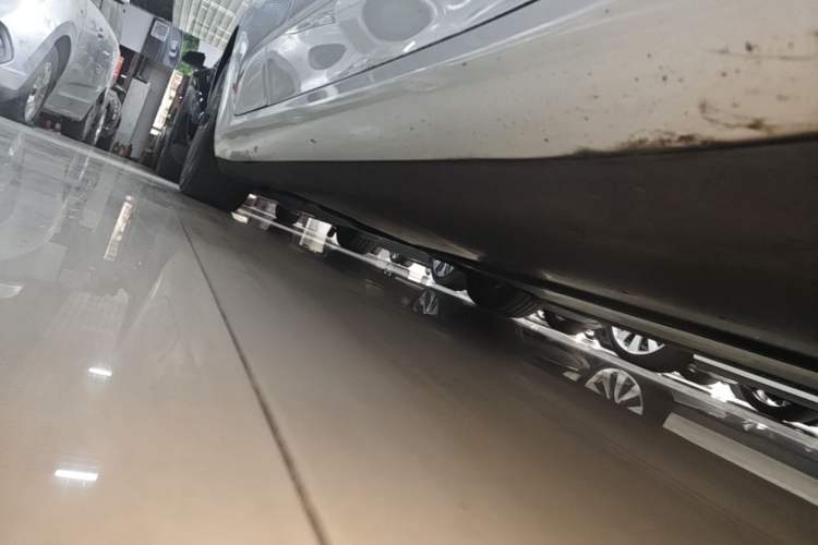 Used Tesla Model 3 2019 Standard Range Rear-Wheel Drive Upgraded Version (60 kWh) Right Side Sill