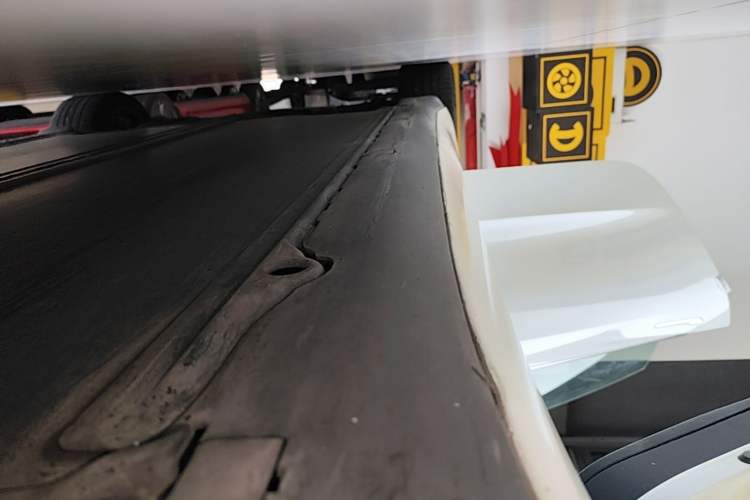 Used Tesla Model 3 2019 Long-Range Rear-Wheel-Drive Version Right Side Sill