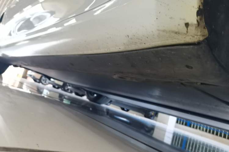 Used Tesla Model 3 2019 Standard Range Rear-Drive Upgraded Version Right Side Sill