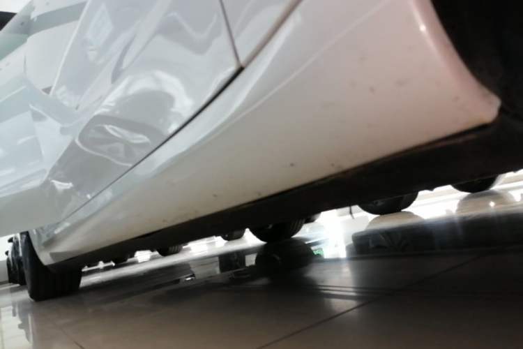 Used Tesla Model 3 2019 Standard Range Rear-Wheel Drive Upgraded Version (60 kWh) Right Side Sill